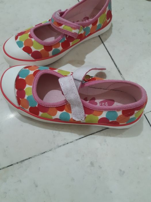 Vendo par novo de sapatos de menina