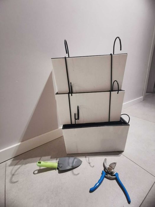 Zestaw Ogrodowy: 3x Doniczka Prosperplast DUC400W + Nożyce + Łopatka