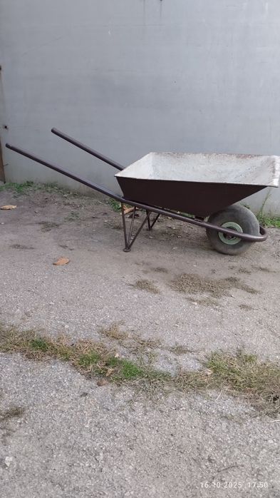 Тачка будівельна.