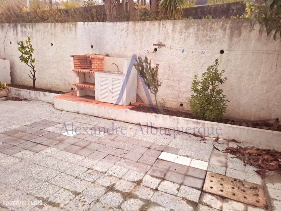 Apartamento T2 com Terraço, Arrecadação e Parqueamento | Sesimbra
