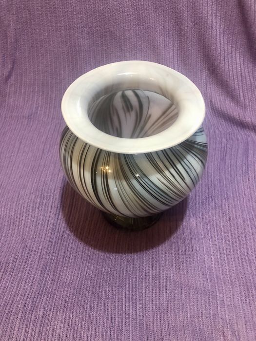 Ваза кольорове скло сучасна, дуже гарнв