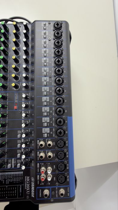Mesa de Mistura Yamaha MG20XU – 20 Canais com Efeitos e USB