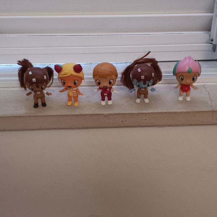 Cesto com varios brinquedos