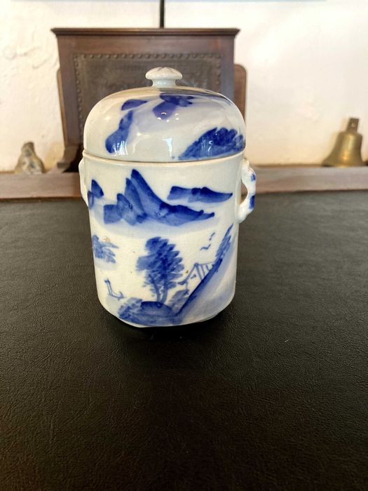 Frasco com tampa em porcelana chinesa