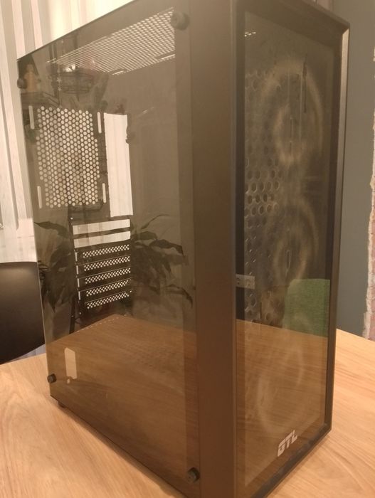 Відеокарта, блок живлення та корпус все разом