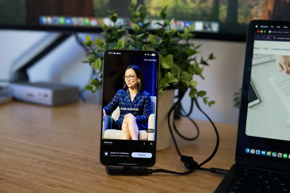 Kabel USB-C 1.50 cm 240W z wtykiem kątowym i stojakiem