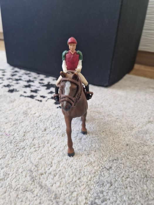 Schleich figurka konia z jeźdźcem
