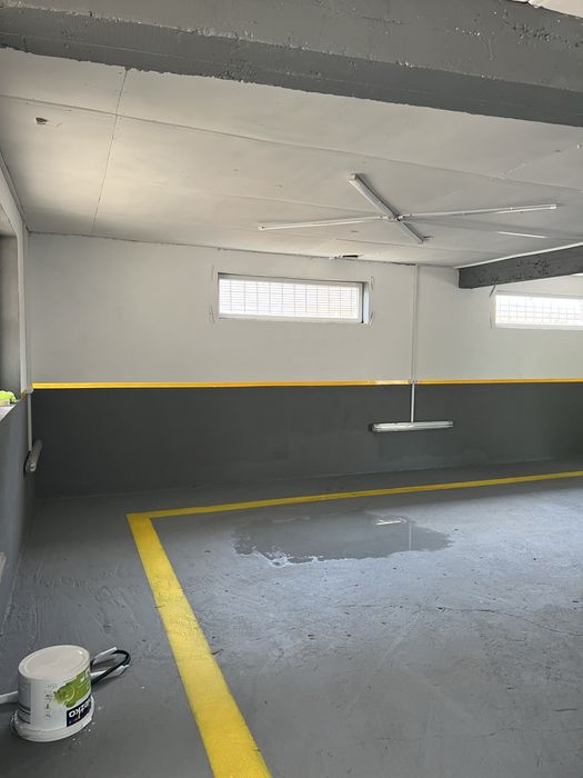 Здається гараж з навесами і великою територією