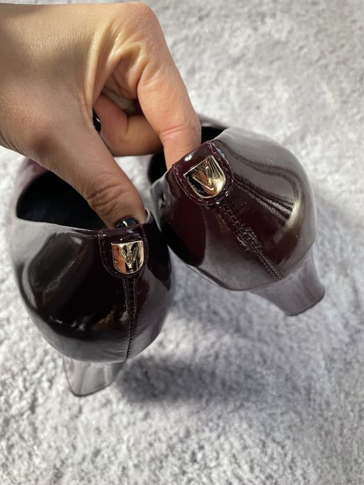 Bordowe pantafle marki Venezia