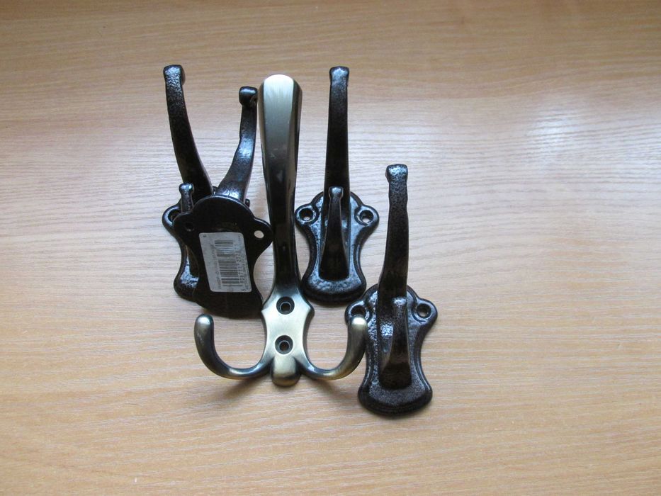 Uchwyty ubraniowe fantazyjne.