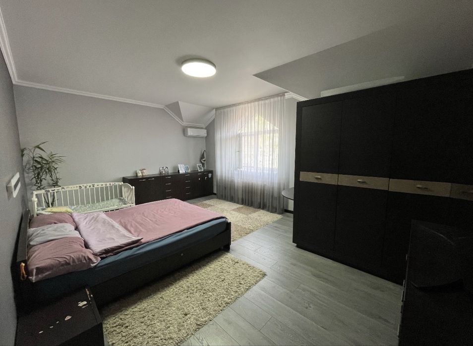 Продаж сучасного котеджу