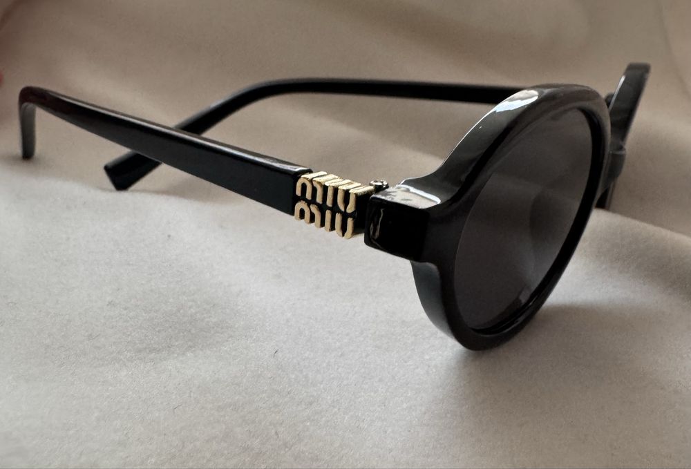 Сонцезахисні окуляри miu miu, чорні