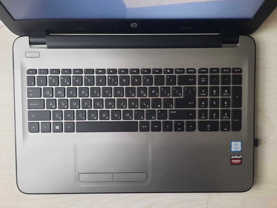 HP 15-ay109ur,Intel I5-7200U,8G DDR4,SSD 250G,HDD500G,R5 330M 2G,ідеал