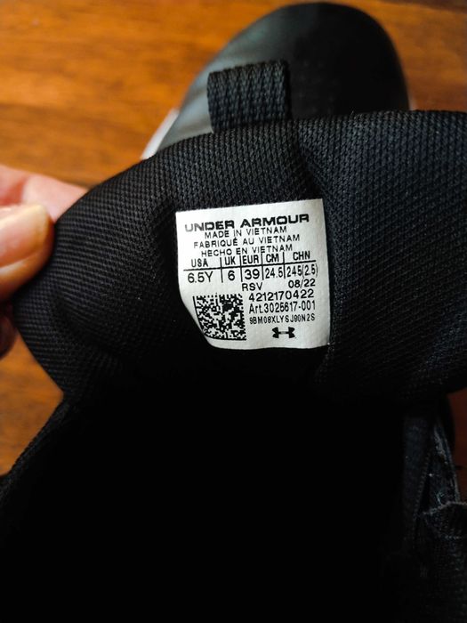 Under Armour buty chłopięce r 39 JAK NOWE