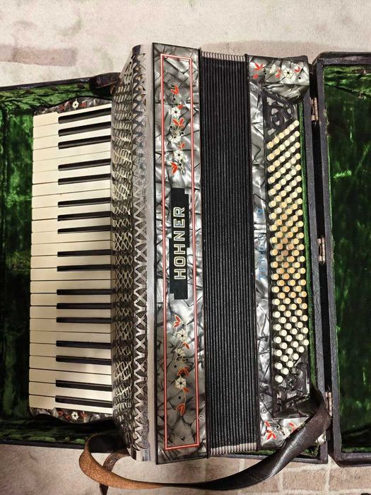 Акордеон hohner tango 4