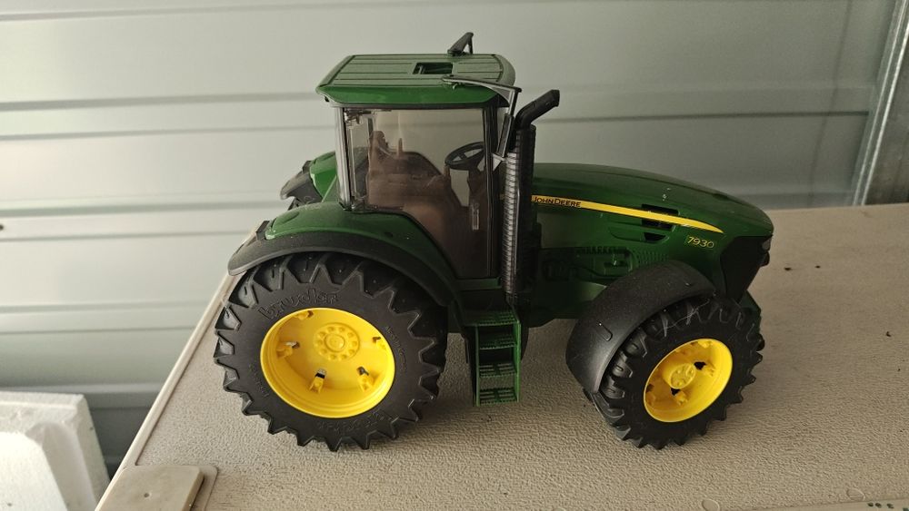 Bruder traktor john deere