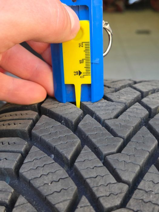 Opony zimowe Continental 195/60/15 kpl 4szt zimowki