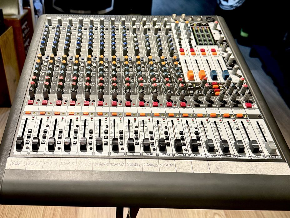 Behringer Xenyx XL1600 16 Channel Mixer Dados - Mesa de Mistura