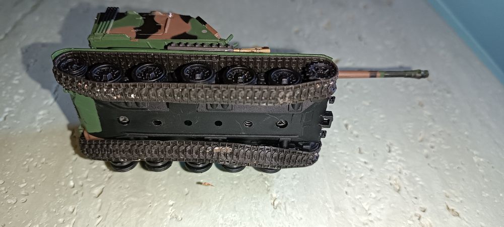 Antigo brinquedo tanque