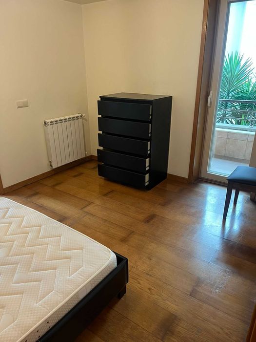 Cama de Casal e Mobília de Quarto