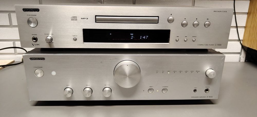 Odtwarzacz CD , Wzmacniacz ONKYO  a 9010. Optical