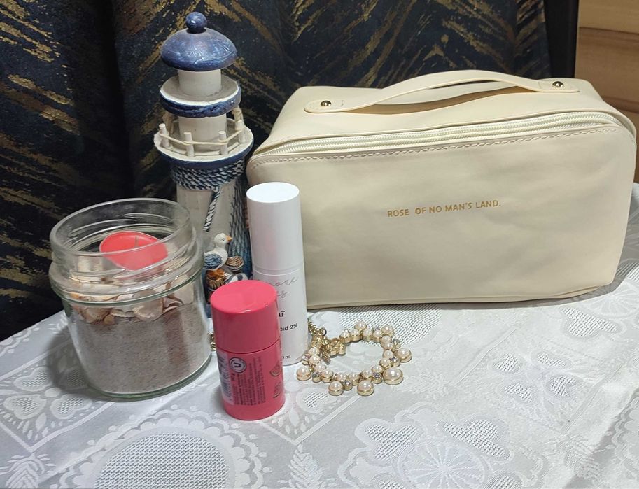 Kosmetyczka podróżna kuferek przenośny zasobnik