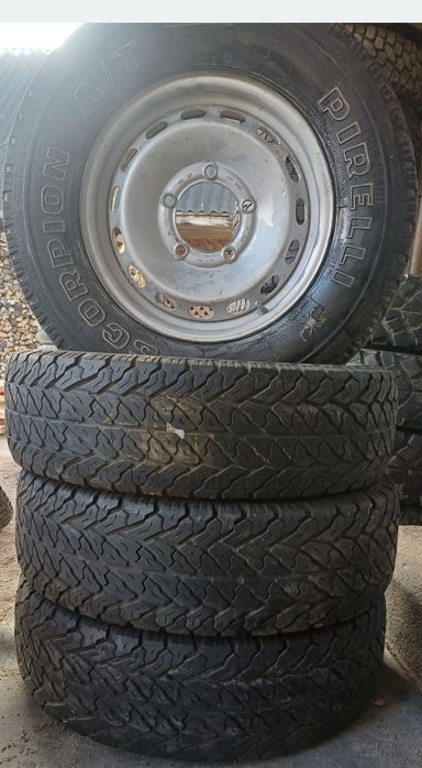 Всесезона резина Pirelli 215 75 15