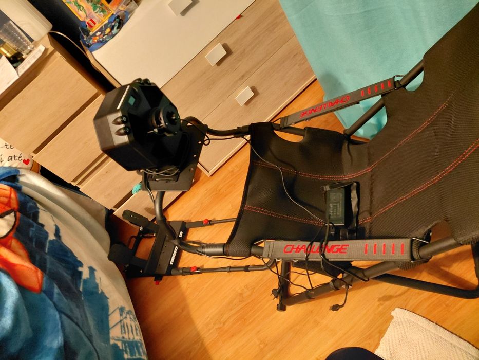 Volante Thrustmaster PS4 e PC