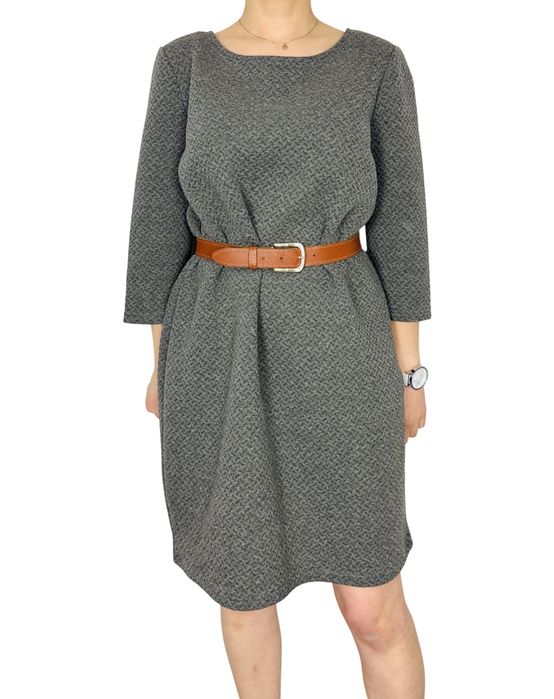 Szara sukienka o prostym kroju