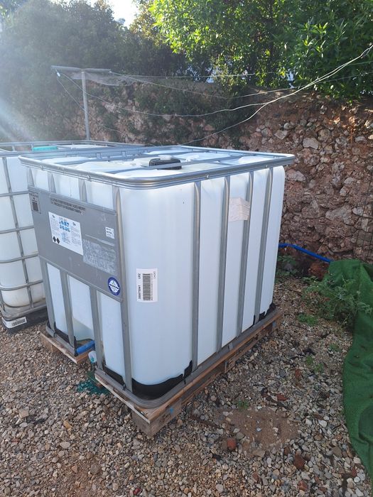 Deposito 1000 litros 100€ cada podemos fazer entrega