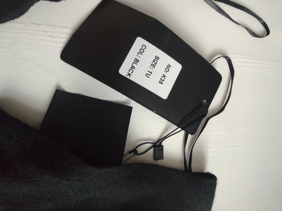 Sweter czarny shk Paris dekolt serek V r. M/L nowy metka