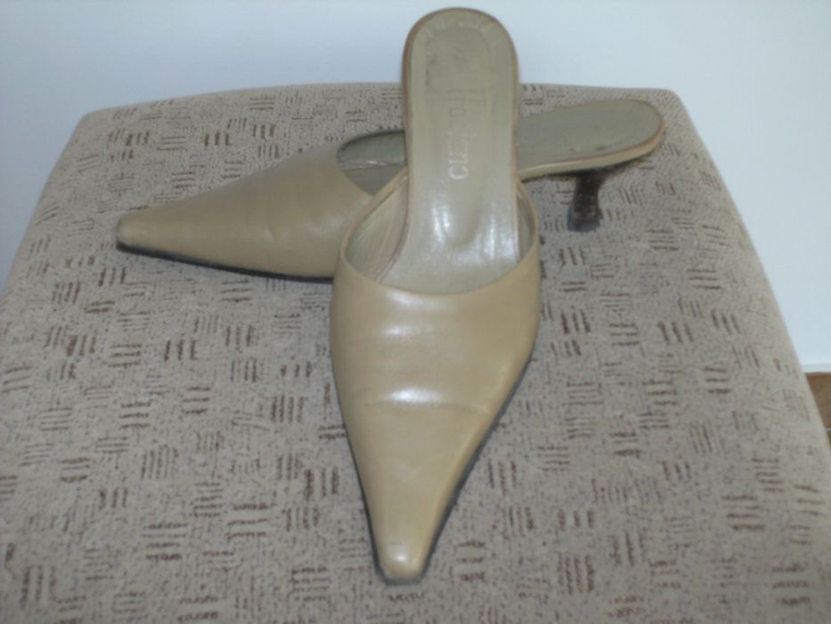 Mules beje em pele - Tam. 35/36