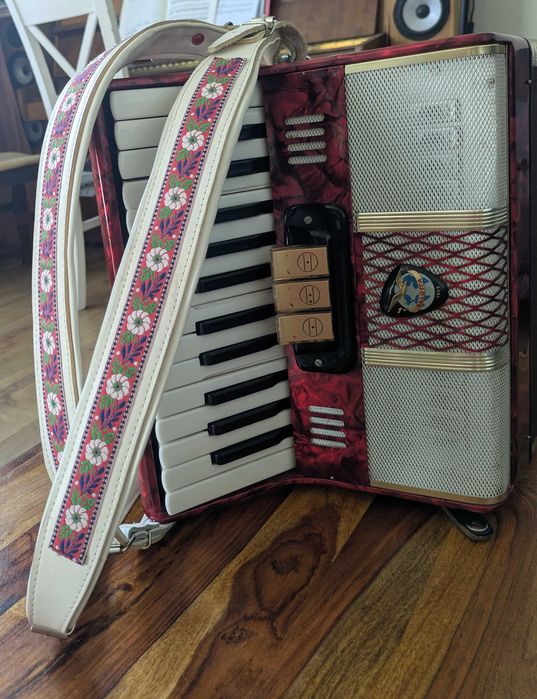 Akordeon Galotta, 48 basów,stan bdb, plus futerał