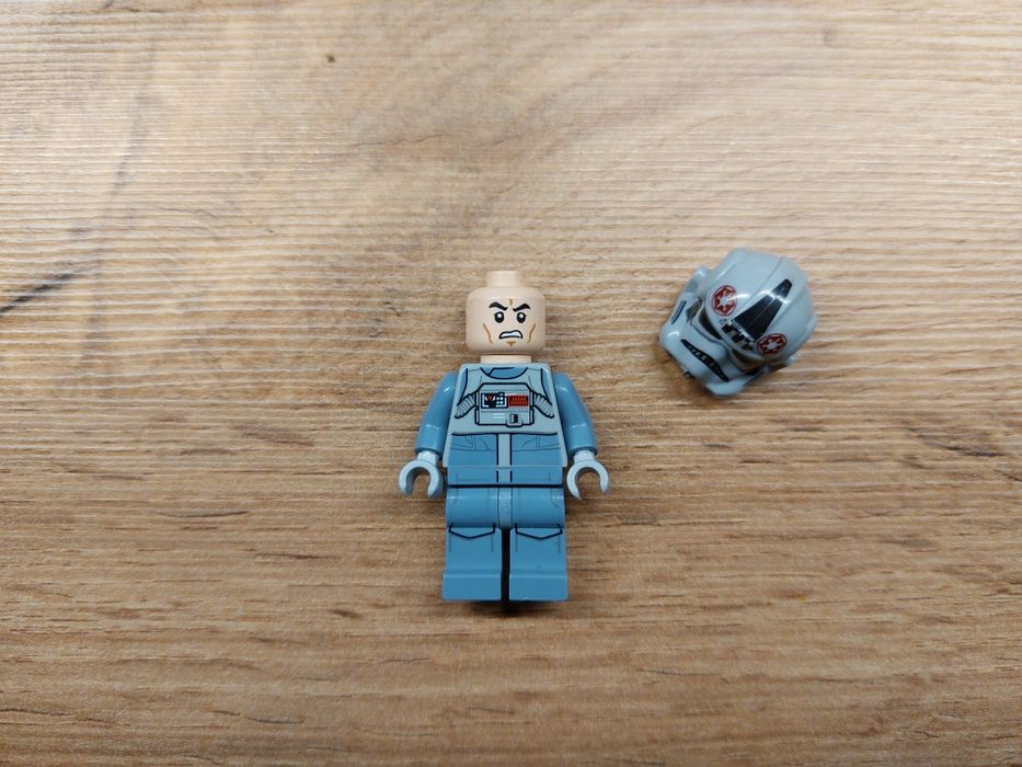 Lego Star Wars figurka At-At driver sw0581