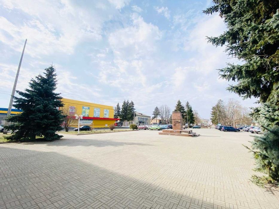 Здається приміщення 570м2 в суперлокації, самий центр Баришівки!!!