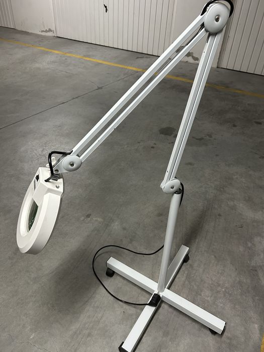 Lampada com lupa