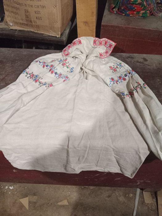 Продам старовинні речі, полотно з натурального льону хустки, сорочки,