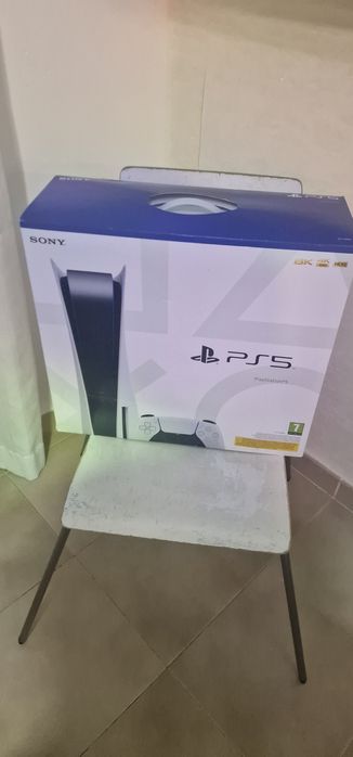 PlayStation 5 como nova com caixa e um comando