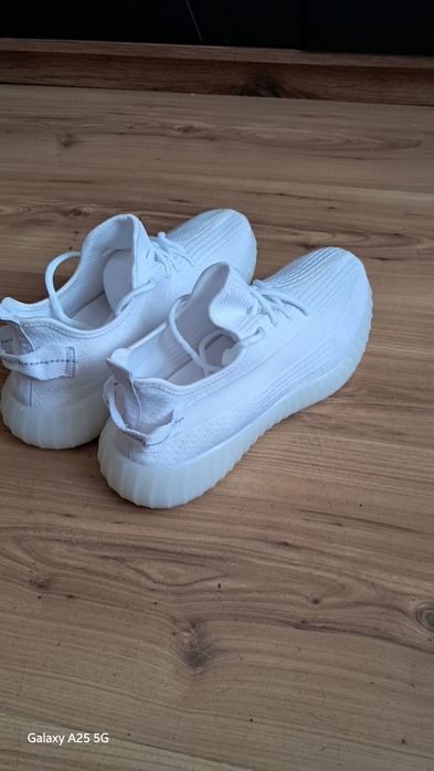 Buty Yeezy 350 v2 Bone