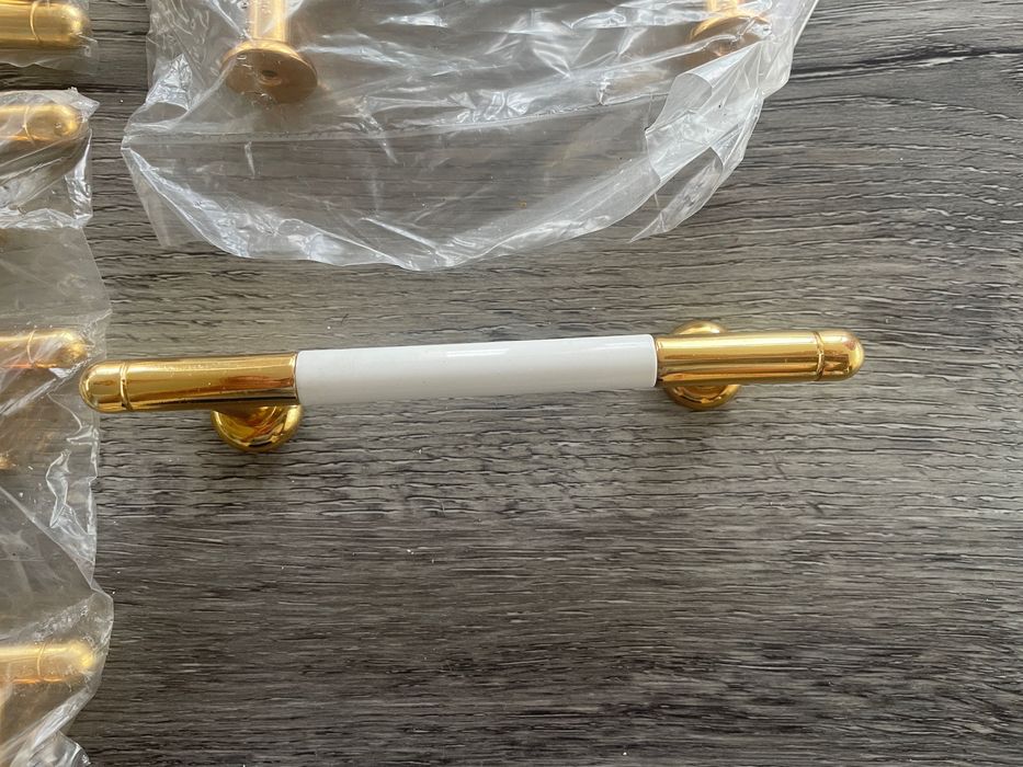 20 Puxadores dourados e brancos (novos)