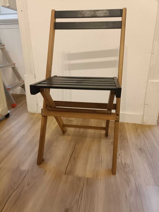 Mesa de jardim e cadeiras