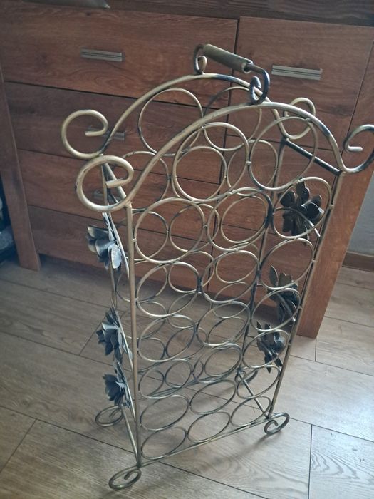 Piekny stojak na wino