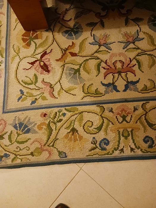 Tapete de Arraiolos feito à mão