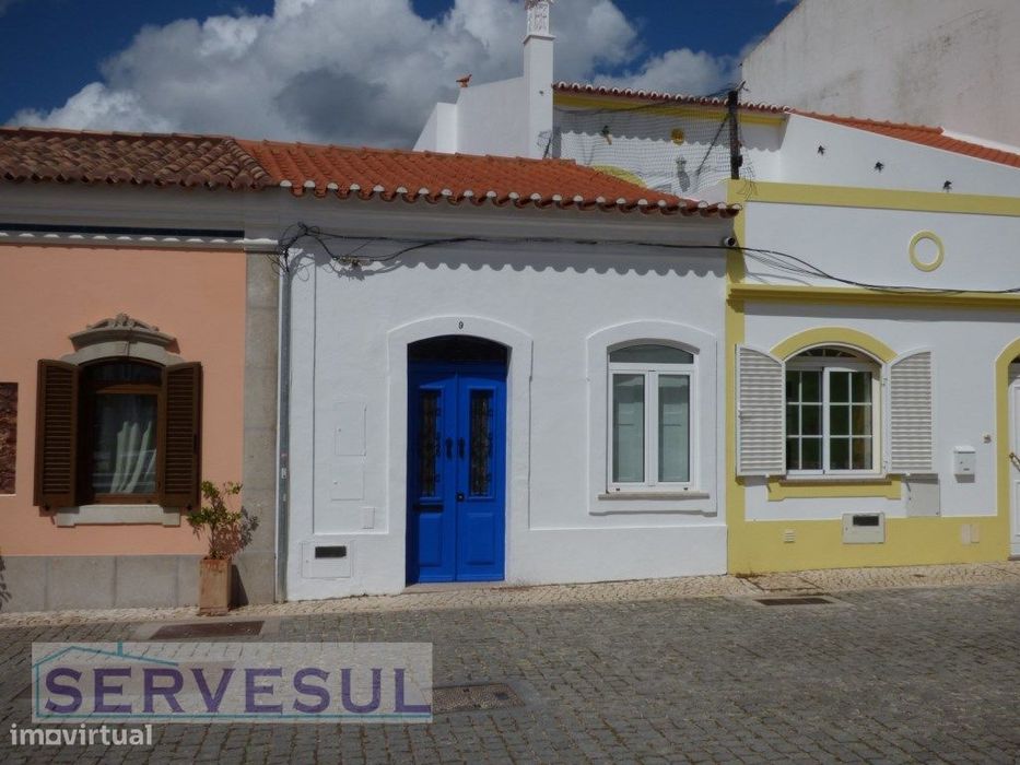 Excelente Oportunidade! Casa térrea totalmente renovada com 1 quart...