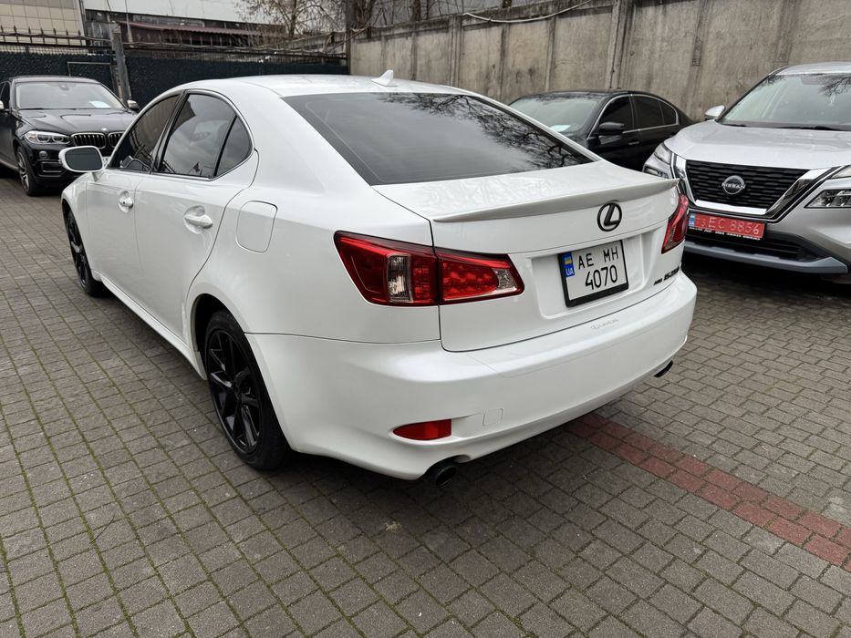 Lexus IS 2011рік пробіг 180 тис!