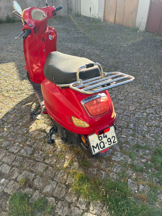 Scooter (Estilo Vespa 125 )