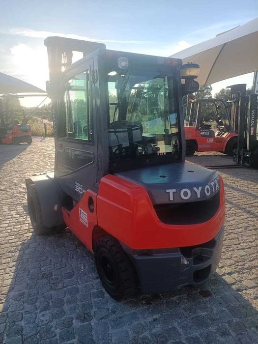 Empilhador TOYOTA
