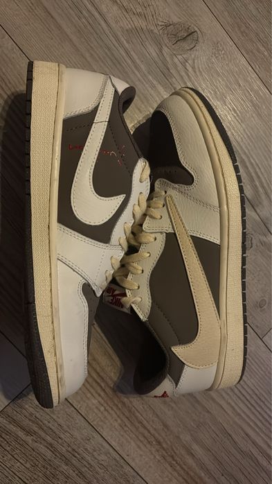 Jordan 1 Low Travis Scott