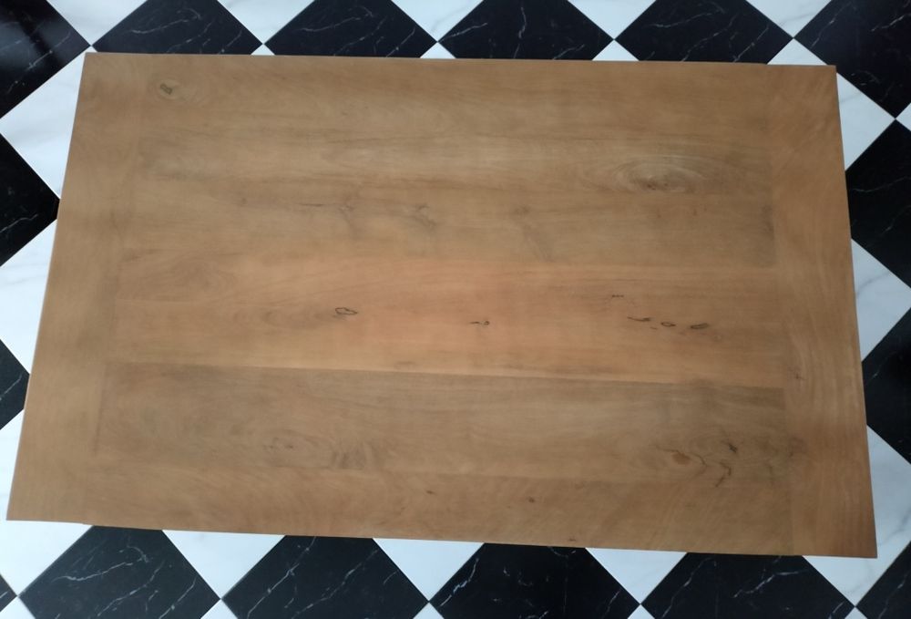 Mesa de sala em madeira