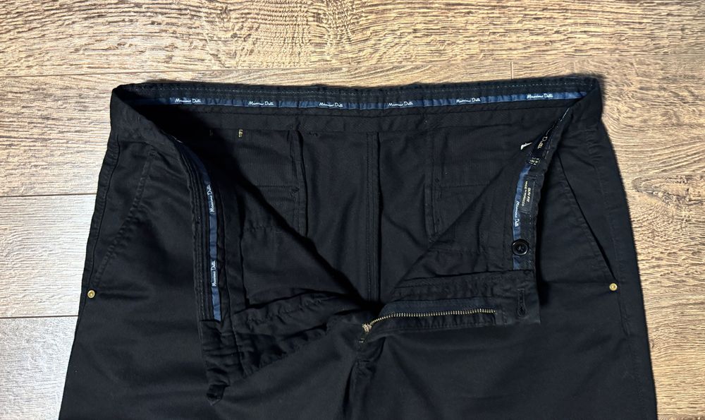 Брюки чиносы Massimo Dutti.